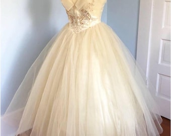 Vintage Wedding Dresses with Buttons